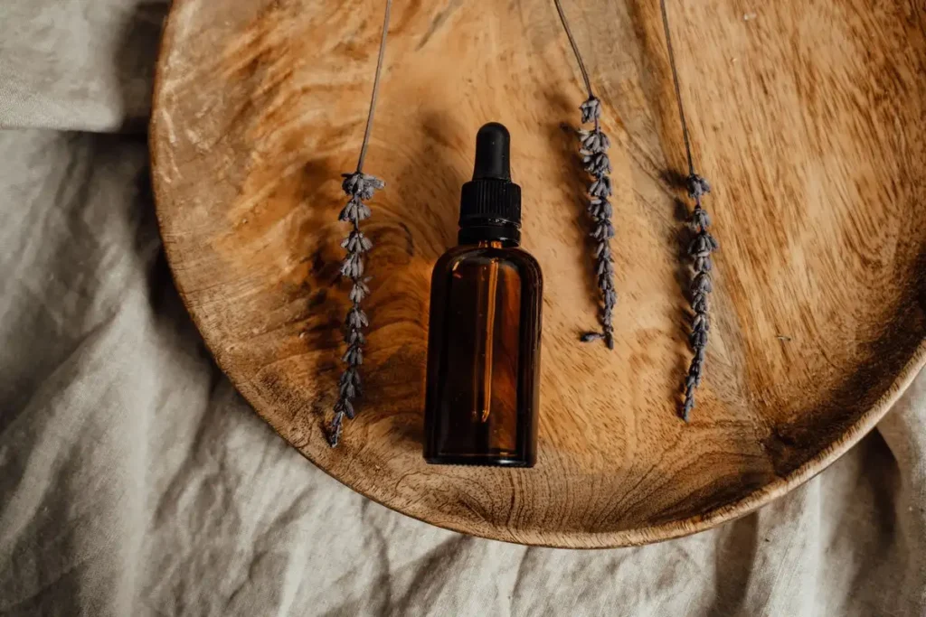 Óleo essencial de lavanda: como usar com segurança e aproveitar seus benefícios?